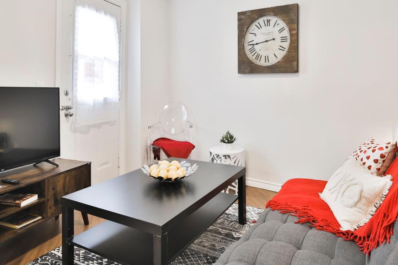 Free Parking And Location Apartment Montreal